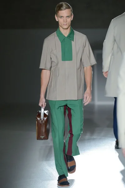 Look 25